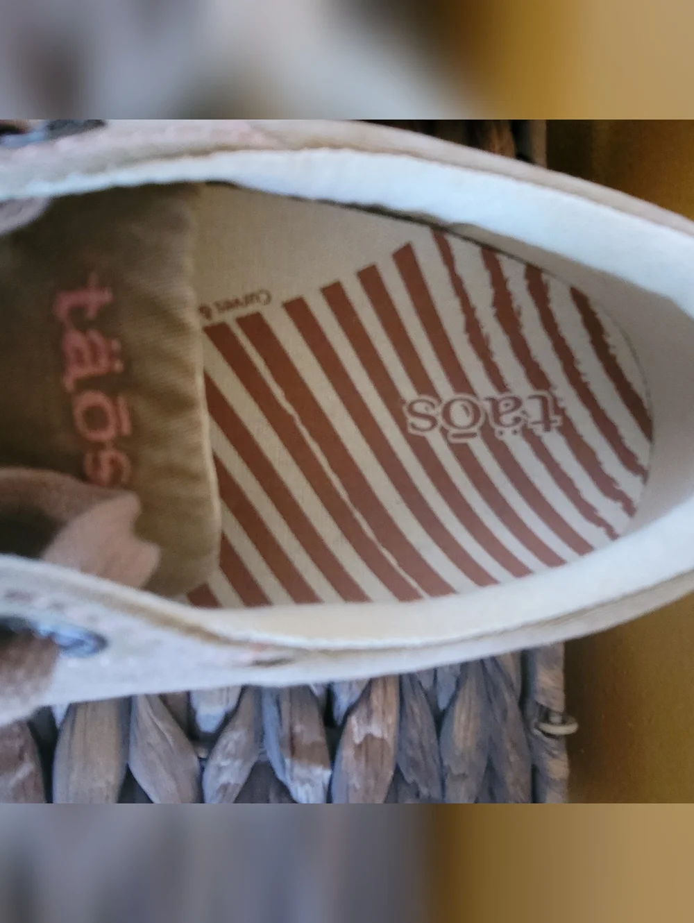 Taos Sz 7 Casual Beige Suede Lace-Up Sneakers - Picture 7 of 9